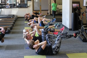 People performing bicycle crunches